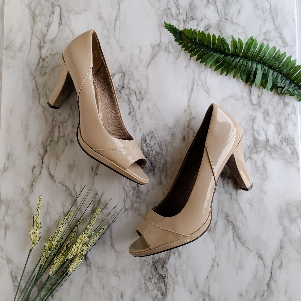 NEW Nude Lifestride Heels Size 9.5